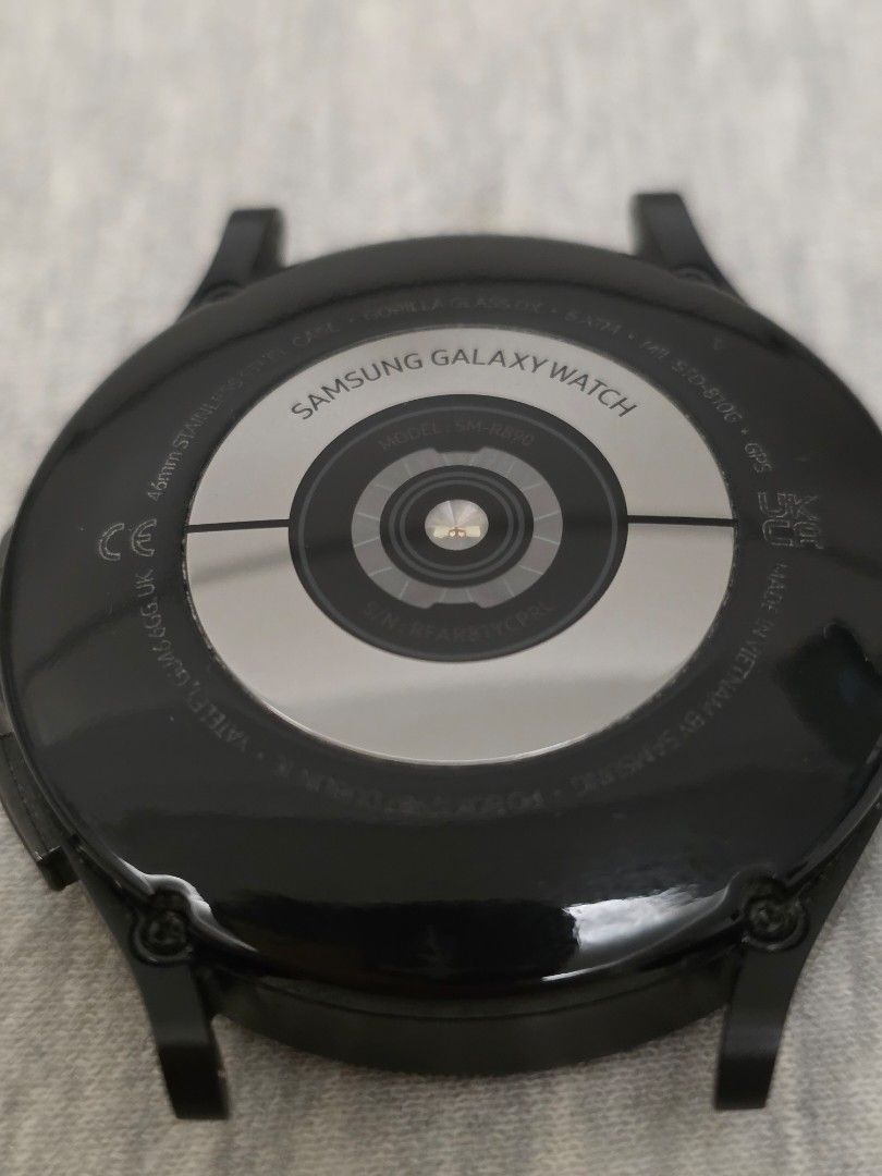 SAMSUNG GALAXY WATCH 4 CLASSIC BLUETOOTH ( 46MM ) (Category: Wearables & Smart Watches) located in Singapore. Submitted by hadytoshi07 (Listing ID 1451660129, Image 5). Description: NO BOX COMES WITH ORIGINAL STRAP AND CHARGER.