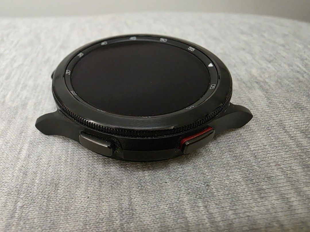 SAMSUNG GALAXY WATCH 4 CLASSIC BLUETOOTH ( 46MM ) (Category: Wearables & Smart Watches) located in Singapore. Submitted by hadytoshi07 (Listing ID 1451660129, Image 3). Description: NO BOX COMES WITH ORIGINAL STRAP AND CHARGER.