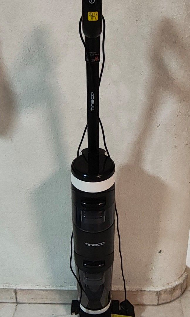 Tineco vacuum with charging station (Category: Vacuum Cleaner & Housekeeping) located in Singapore. Submitted by jus99 (Listing ID 1451629529, Image 1). Description: -offer -comes with charging dock.