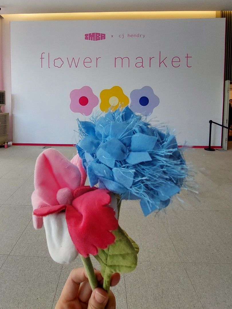 CJ Hendry Singapore Exclusive Flowers: Blue Hydrangea, Raffles Pitcher, Red Lipstick, White Frangipani (Category: Flowers & Bouquets) located in Singapore. Submitted by hhpsg (Listing ID 1451865728, Image 2). Description: CJ Hendry Singapore Exclusive Flowers Blue Hydrangea $129 Raffles Pitcher $89 Red Lipstick $99 White Frangipani $39 All four for $280 (priority for buying all 4) 50% deposit upon confirmation, balance upon meet up.