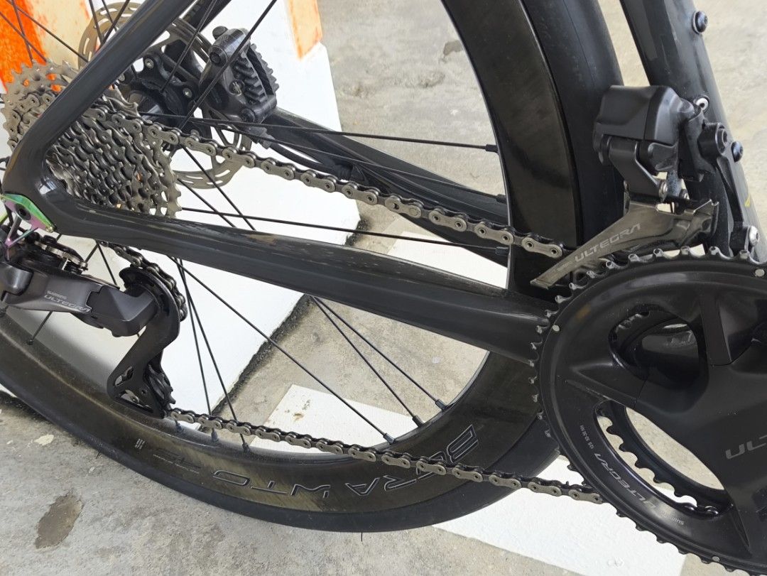 Cannondale SuperSix EVO Hi Mod Full Road Bike (Category: Bicycles) located in Singapore. Submitted by flalatgg (Listing ID 1452058238, Image 3). Description: - Cannondale SuperSix EVO Hi Mod size 54 - Momo Design Integrated Bar - Full Carbon Frame & Fork - Shimano Ultegra Groupse Di2 12-speed - Campy Bora WTO carbon wheelset - Drive carbon wheelset (extra wheelset) - Ready to Ride - Ideal for Road Cycling No Pedal. bring ur own pedal if u want to