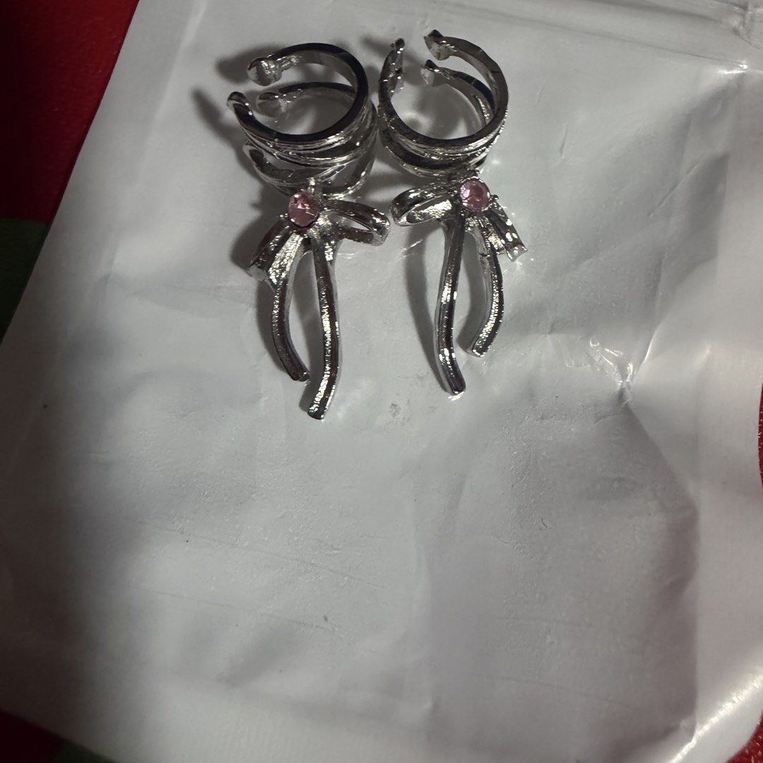 Clip on earrings (Free normal mail) (Category: Earrings) located in Singapore. Submitted by individual.supply (Listing ID 1451929962, Image 1). Description: Brand new shown in photo Bought wrong, wanted without clip on. Includes free normal mail, mailing proof photo will be provided.