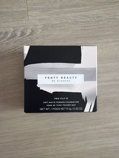 Fenty Beauty Pro Filt'r Soft Matte Powder Foundation 230