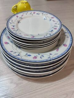 Floret Dinnerware Set by Sonata