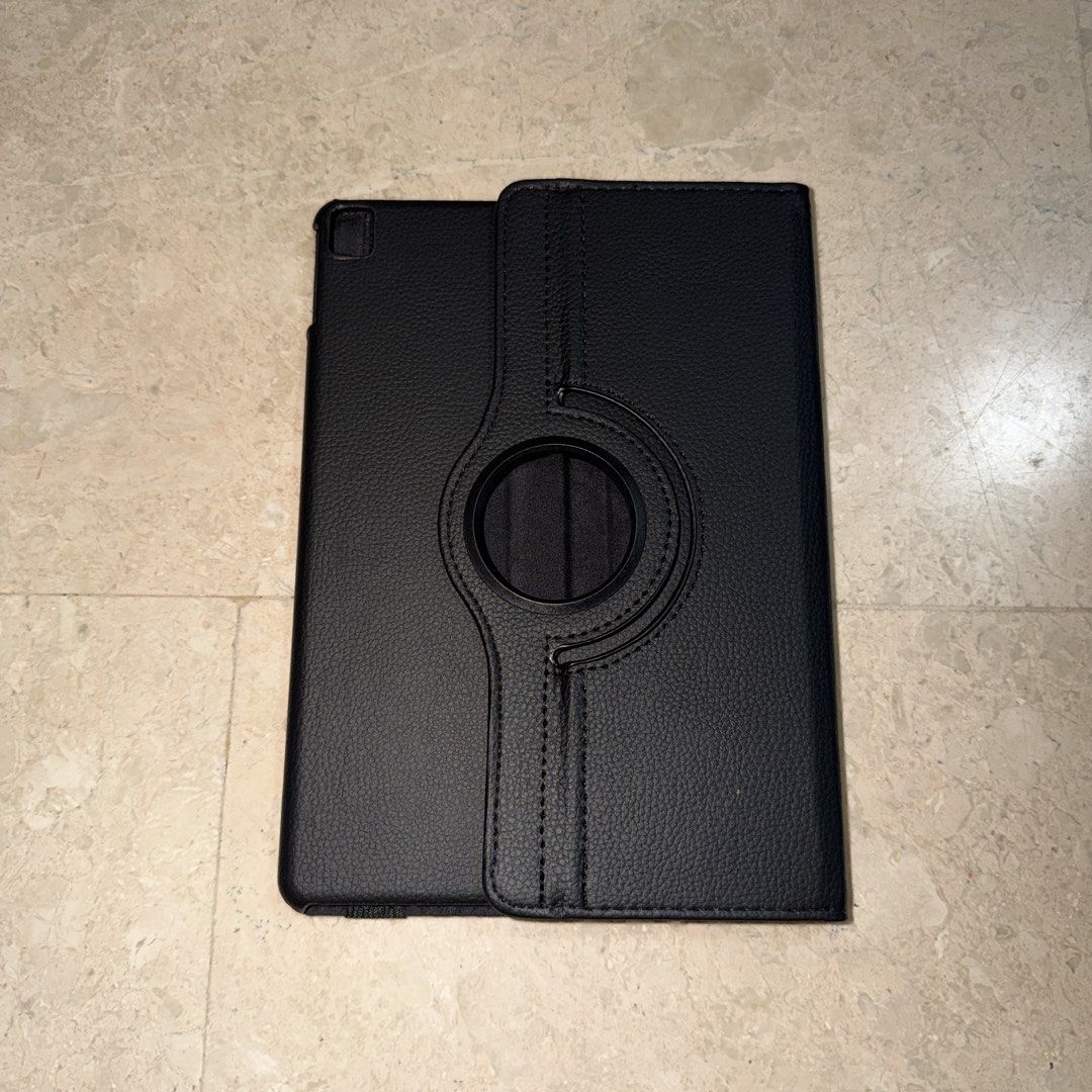 iPad Pro 9.7 Black Case PU Leather (Category: Cases & Sleeves) located in Singapore. Submitted by icevanillalatte (Listing ID 1452228945, Image 2). Description: - Brand new - Black tablet case - 360-degree rotating back - Selling cheaper as seller delivered wrong item.