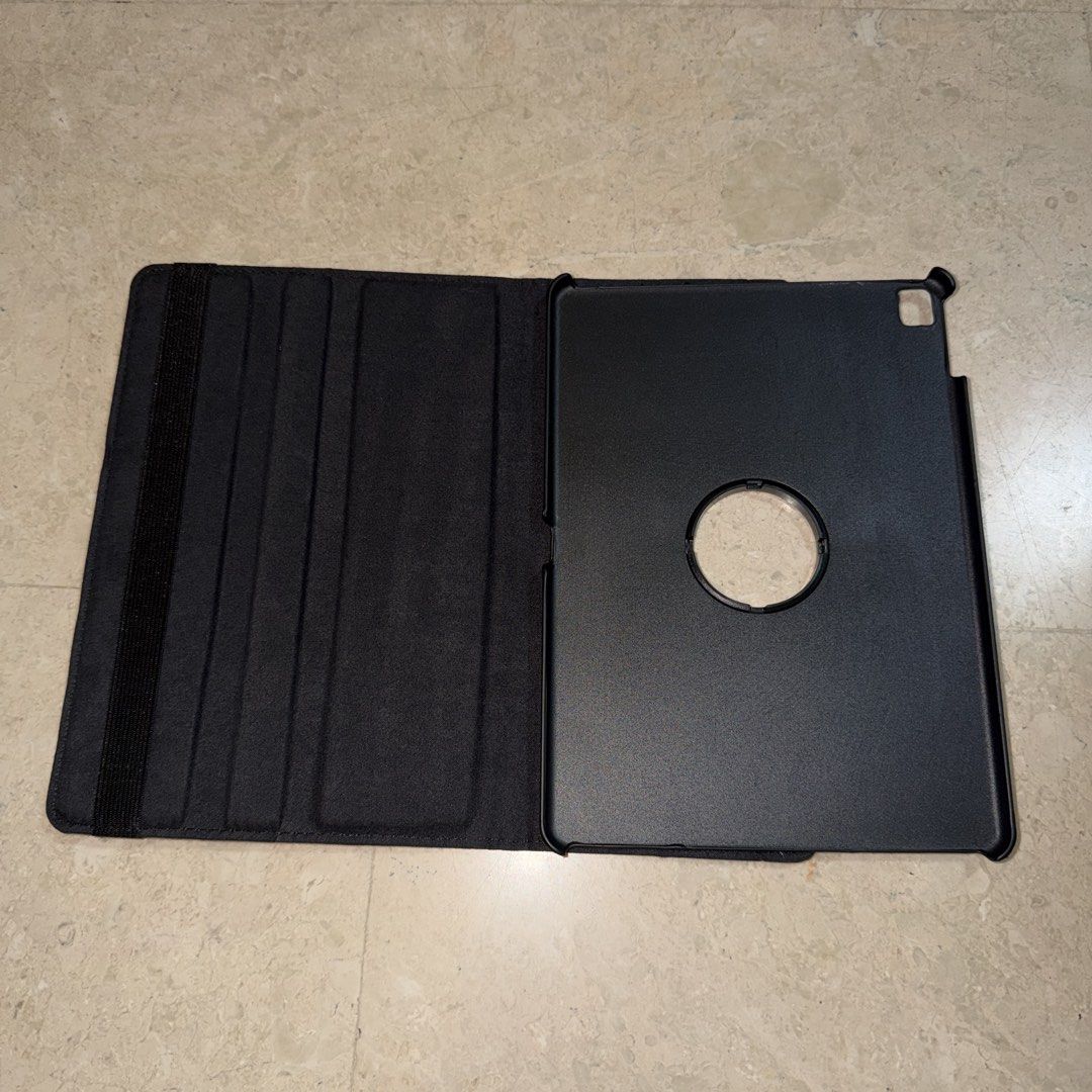 iPad Pro 9.7 Black Case PU Leather (Category: Cases & Sleeves) located in Singapore. Submitted by icevanillalatte (Listing ID 1452228945, Image 1). Description: - Brand new - Black tablet case - 360-degree rotating back - Selling cheaper as seller delivered wrong item.