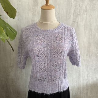 Lilac knit sweater with diamond and leaf-like lace pattern #knitwear #lace