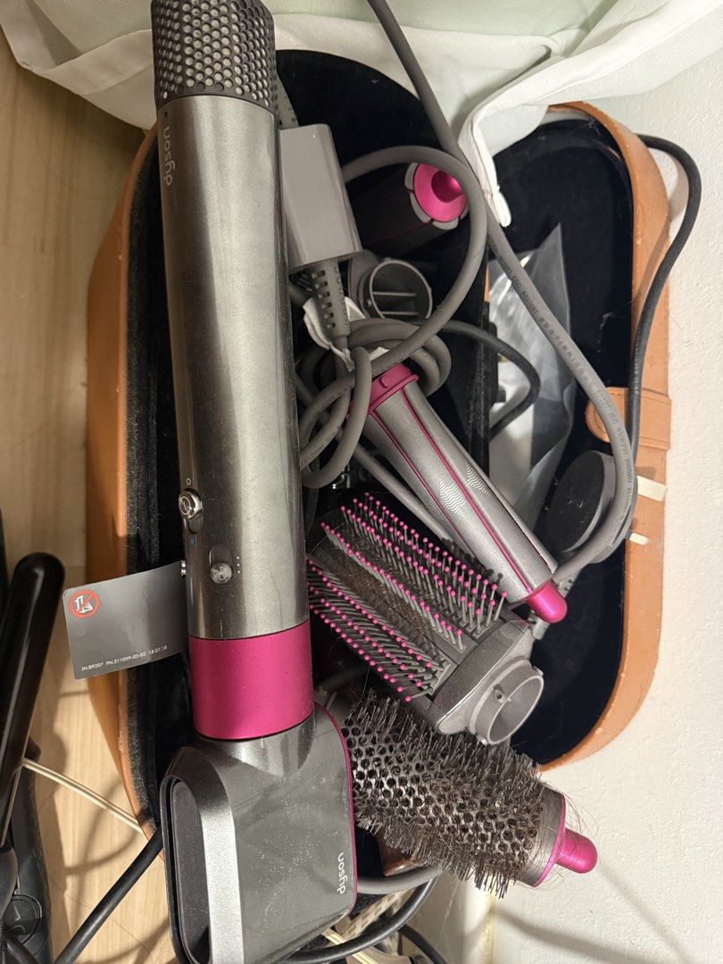 Dyson Airwrap complete styler (Category: Hair) located in Singapore. Submitted by taesya88 (Listing ID 1453039210, Image 1). Description: Comes with box and accessories .