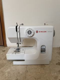 Singer M1000 Sewing Machine with Accessories