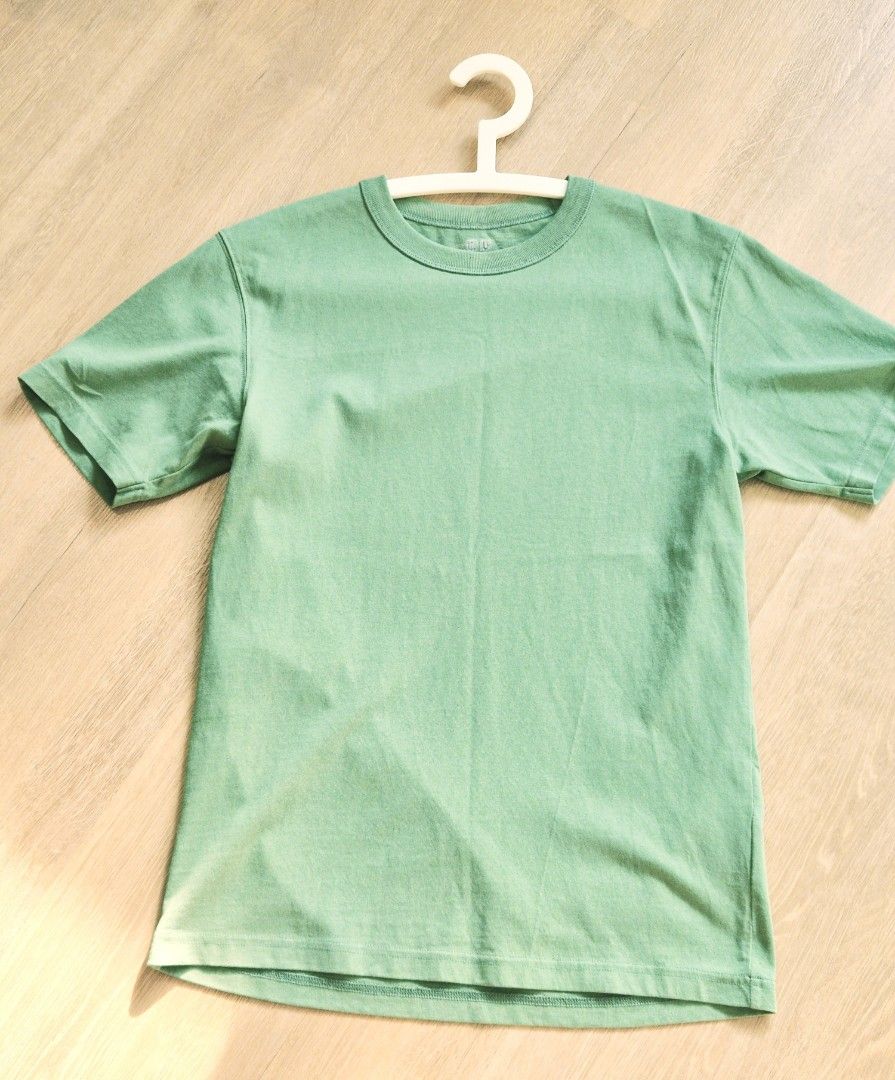 RARE Uniqlo Light Green T-shirt (Category: Tshirts & Polo Shirts) located in Singapore. Submitted by gleeli (Listing ID 1447685387, Image 2). Description: - Uniqlo Light Green - Crew neck basic cotton tee - Good Condition! Worn only once for Xmas!!.