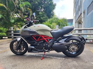 2011 DUCATI DIAVEL CARBON