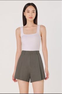 PEYTON PLEATED SLANT HEM SHORTS (GREY)