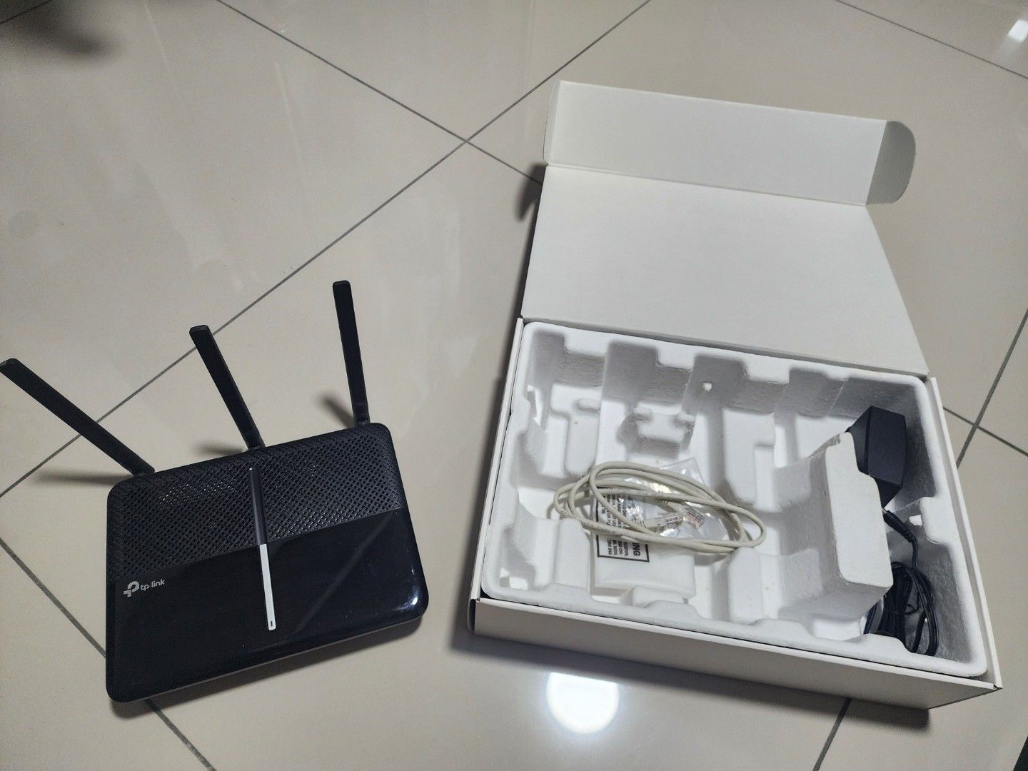 TP-Link AC2600 MU-MIMO Wi-Fi Router Archer A10 (Category: Networking) located in Singapore. Submitted by 85pllo (Listing ID 1448107848, Image 2). Description: - TP-Link Archer A10 AC2600 Wi-Fi Router - High performance and extensive range - Dual-band Wi-Fi - MU-MIMO technology for efficient connectivity - Beamforming focuses Wi-Fi signal - Smart Connect intelligently assigns devices to optimal bands - Includes router, power adapter, and Ethernet 