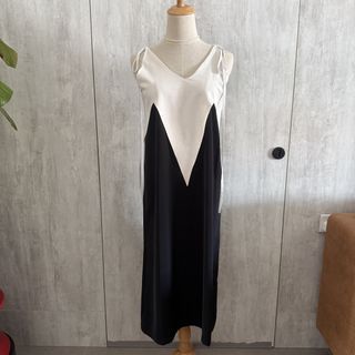 black and white color-blocked maxi dress with adjustable strap, can tie multiple pattern