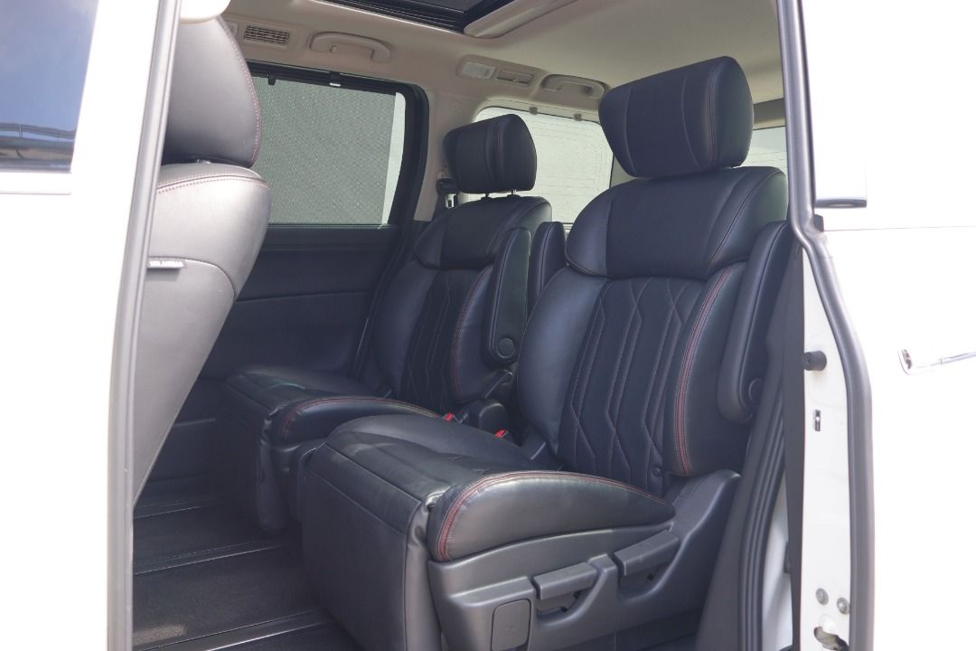 Nissan Elgrand 2.5 Highway Star 7-Seater (A) (Category: Used Cars) located in Singapore. Submitted by carzworld.pteltd (Listing ID 1432030991, Image 9). Description: Viewing Strictly By Appointment Only! Low Interest Rate & Flexible Bank / In House Loan Available All Trade-In Are Welcome Message to: 💬96437773 Features 2.5L 4 Cylinder Inline DOHC Engine, Cruise Control, Keyless Entry/Start, Electric Powered Sliding Door, Airbags, ABS. Accessories
