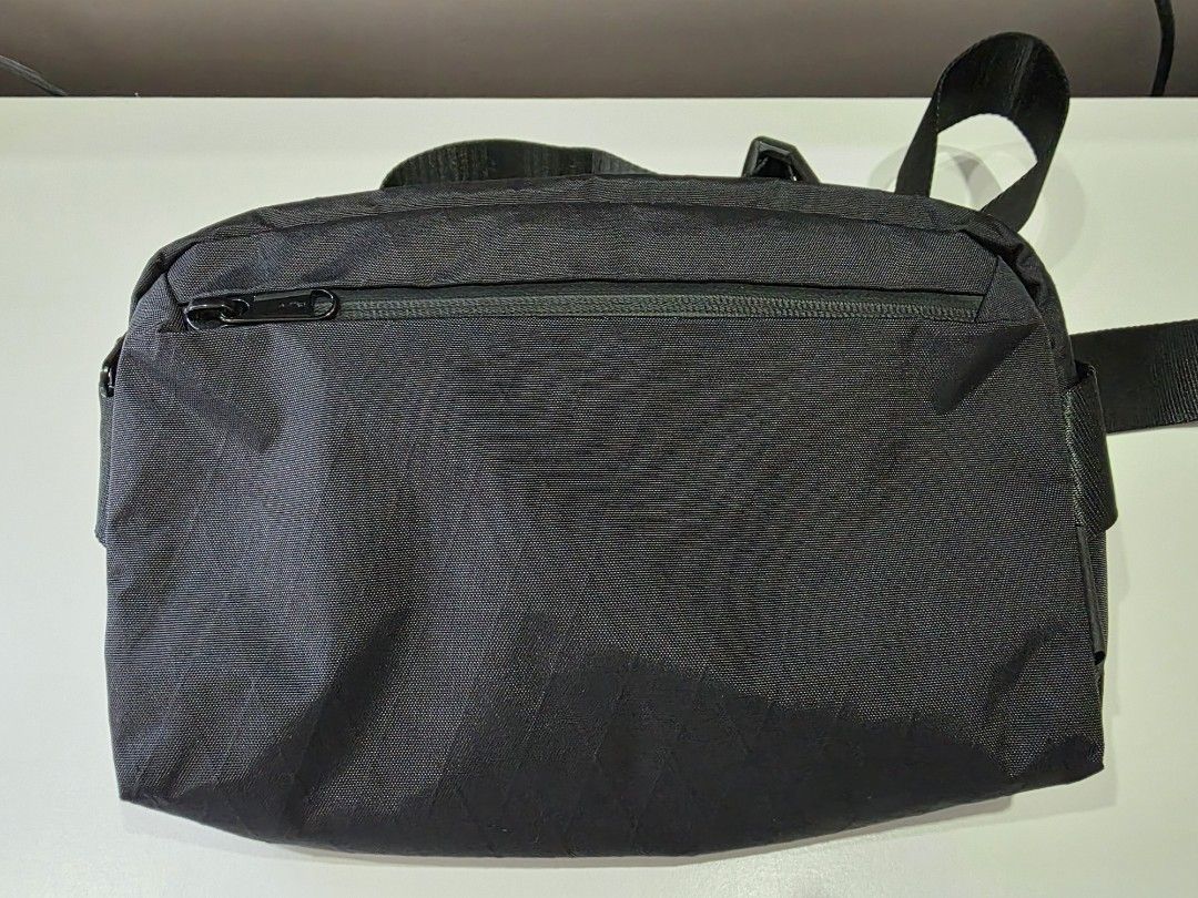 ALPAKA GO SLING MINI V1 X-PAC (Category: Sling Bags) located in Singapore. Submitted by hadytoshi07 (Listing ID 1453154479, Image 3). Description: 10/10 EXCELLENT CONDITION.