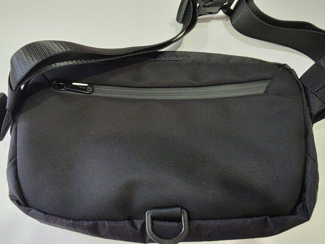 ALPAKA GO SLING MINI V1 X-PAC (Category: Sling Bags) located in Singapore. Submitted by hadytoshi07 (Listing ID 1453154479, Image 5). Description: 10/10 EXCELLENT CONDITION.
