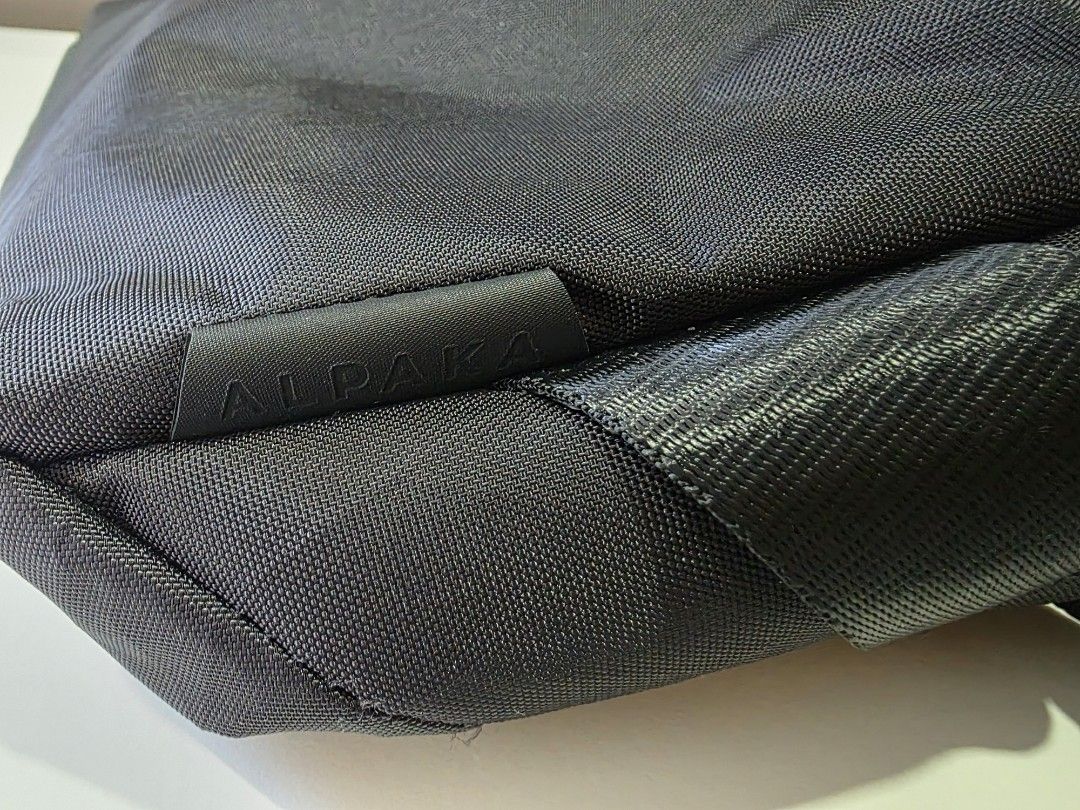 ALPAKA GO SLING MINI V1 X-PAC (Category: Sling Bags) located in Singapore. Submitted by hadytoshi07 (Listing ID 1453154479, Image 4). Description: 10/10 EXCELLENT CONDITION.