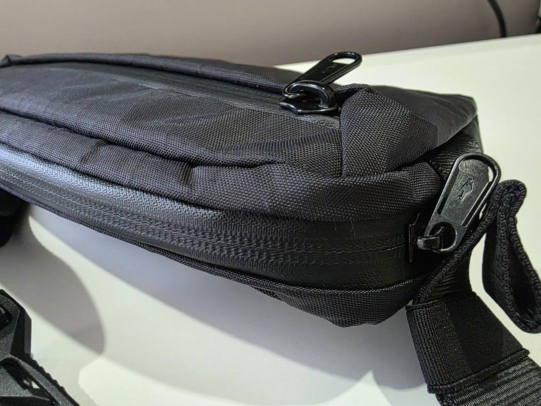 ALPAKA GO SLING MINI V1 X-PAC (Category: Sling Bags) located in Singapore. Submitted by hadytoshi07 (Listing ID 1453154479, Image 7). Description: 10/10 EXCELLENT CONDITION.
