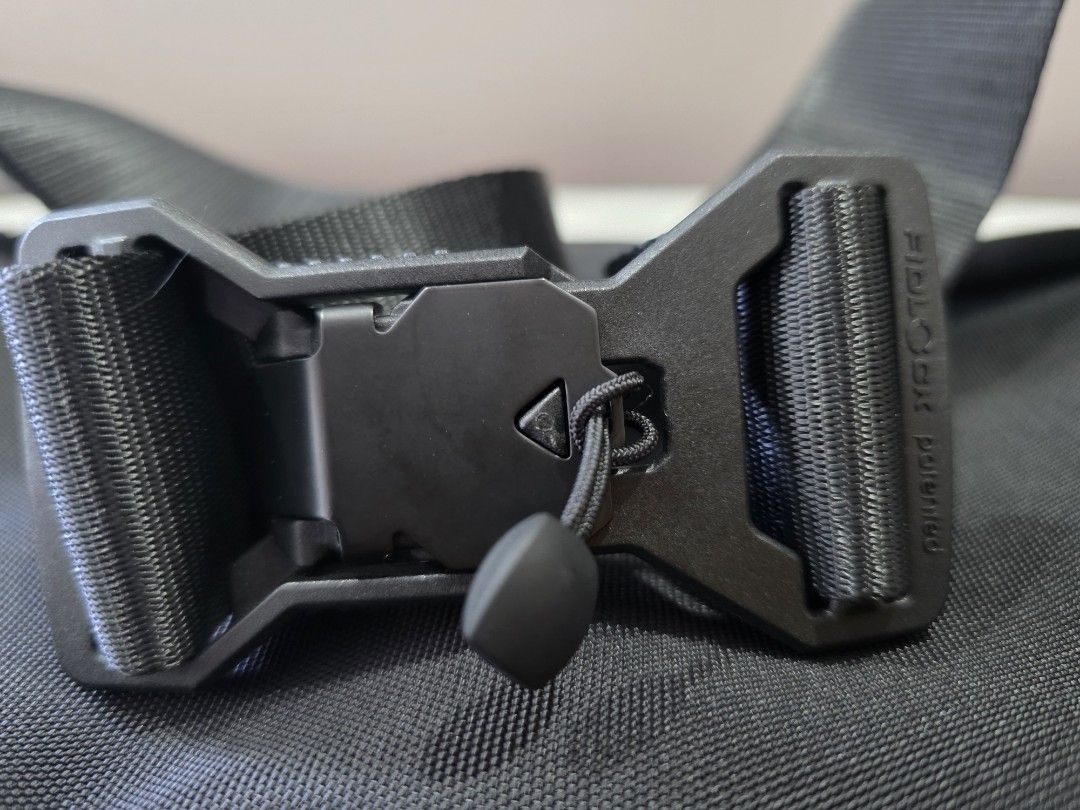 ALPAKA GO SLING MINI V1 X-PAC (Category: Sling Bags) located in Singapore. Submitted by hadytoshi07 (Listing ID 1453154479, Image 6). Description: 10/10 EXCELLENT CONDITION.