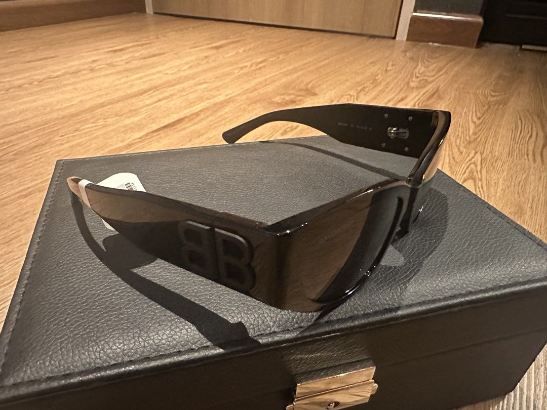 Balenciaga BB Logo Sunglasses Black (Category: Sunglasses & Eyewear) located in Singapore. Submitted by tequierox (Listing ID 1454875114, Image 5). Description: BALENCIAGA BOSSY ROUND AF SUNGLASSES IN BLACK - with full set original casing - Temple length: 4,9 inch - Bridge length: 0,7 inch - Eastman Acetate Renew (40% bio-based, 27% recycled) - Adjusted fit - Hidden hinges within the matte black BB logo - Lasered logo on the right lens - Lens mat