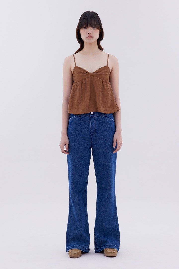 Felicia Swing Top in Walnut (Category: Sleeveless) located in Singapore. Submitted by 815blazeit (Listing ID 1454807354, Image 3). Description: The Editor’s Market TEM Color: Walnut Worn 2-3x, no defects and in good condition. https://www.theeditorsmarket.com/product/women/womenswear-tops/felicia-swing-top-walnut.