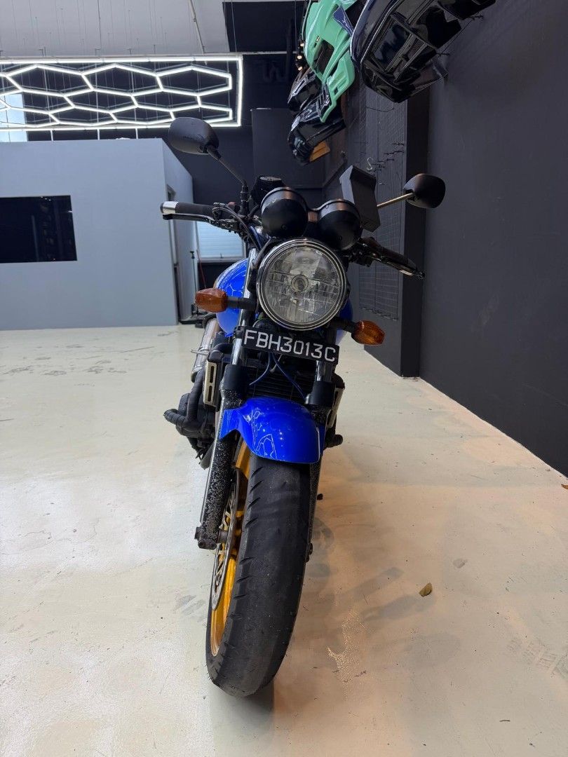 Honda CB400 Super Four Yoshimura Exhaust (Category: Motorcycle Accessories) located in Singapore. Submitted by njbikez (Listing ID 1455061054, Image 1). Description: - Honda CB400 Super Four - Striking blue and silver paintwork with gold accents - Upgraded Yoshimura exhaust for enhanced sound - Stylish gold rims - Ready to ride, no further work needed coe 2034.