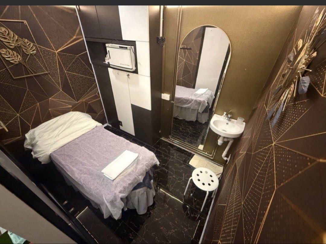 Facial room for rent at Bugis ( 5mins beside mrt ) (Category: Room Rentals) located in Singapore. Submitted by chanchanvs (Listing ID 1455253377, Image 1). Description: Golden landmark shopping centre, beauty salon room for rent $600/month for sharing - [ ] 3 mins walk to Bugis mrt - [ ] Aircon and ulilities covered - [ ] Can use common space - [ ] Quiet, clean and cozy - [ ] Friendly environment Suitable for business: facial, eyelashes, eyebrows