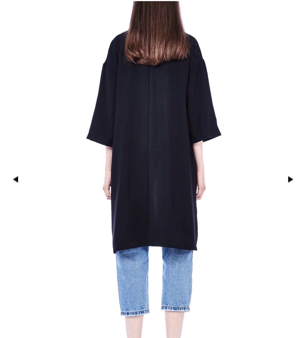 The Editor's Market Kimono Black Cardigan (Category: Coats, Jackets and Outerwear) located in Singapore. Submitted by magchan101 (Listing ID 1455292998, Image 2). Description: The Editor's Market TEM black robe kimono in open front. Stylish and comfortable.