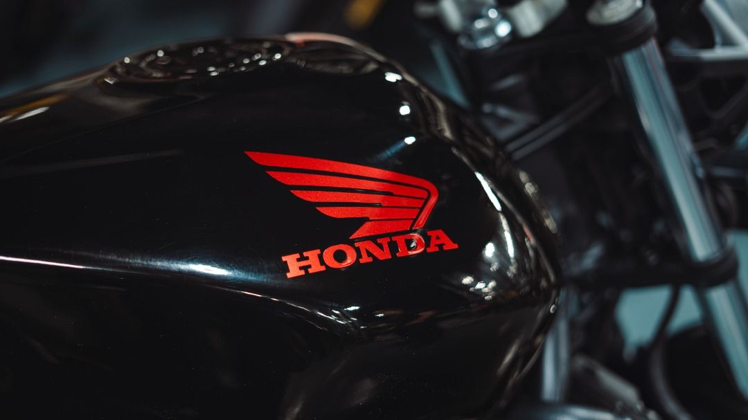 2006 HONDA CB400 SPEC III (SUPER 4 SPEC 3) MAY 2036 (05/36) WELL MAINTAINED LOW MILEAGE YOSHIMURA (Category: Class 2A) located in Singapore. Submitted by feyauto (Listing ID 1455600687, Image 4). Description: 🏍 HONDA CB400 SPEC 3 SUPER 4 💰 Selling Price @ $15,500 📅 Registered Year: 2006 ⏳ COE Expiry: May 2036 *excluding insurance & transfer fee 💳 FINANCING OPTIONS BASED ON* 💰 Downpayment: $0 ⚡: $414/ month 💰 Downpayment: $5000 ⚡: $289/ mont