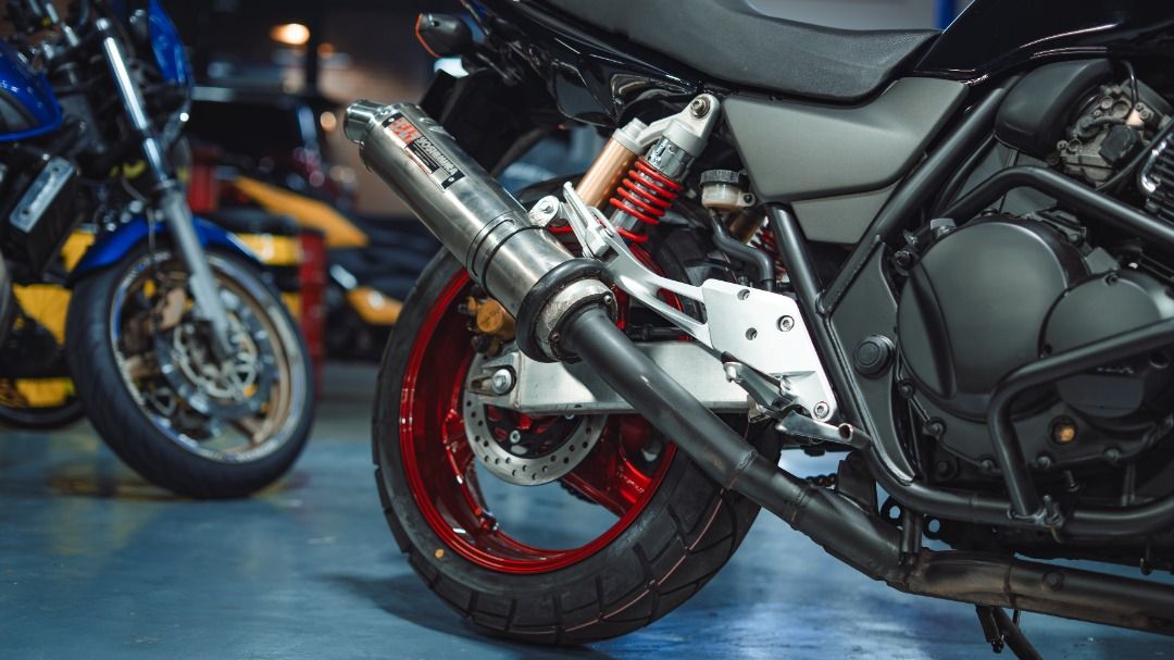 2006 HONDA CB400 SPEC III (SUPER 4 SPEC 3) MAY 2036 (05/36) WELL MAINTAINED LOW MILEAGE YOSHIMURA (Category: Class 2A) located in Singapore. Submitted by feyauto (Listing ID 1455600687, Image 6). Description: 🏍 HONDA CB400 SPEC 3 SUPER 4 💰 Selling Price @ $15,500 📅 Registered Year: 2006 ⏳ COE Expiry: May 2036 *excluding insurance & transfer fee 💳 FINANCING OPTIONS BASED ON* 💰 Downpayment: $0 ⚡: $414/ month 💰 Downpayment: $5000 ⚡: $289/ mont
