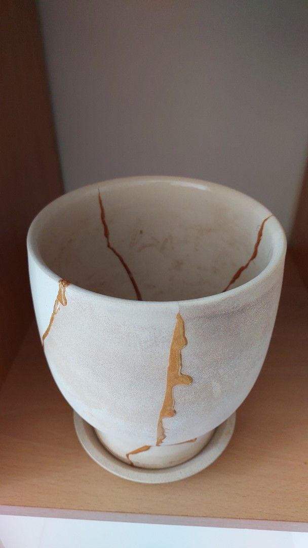 Kintsugi Ceramic Pot with Saucer (Category: Coffee & Tea Tableware) located in Singapore. Submitted by shar_o_ (Listing ID 1455550055, Image 3). Description: Deal at postal code 391030.