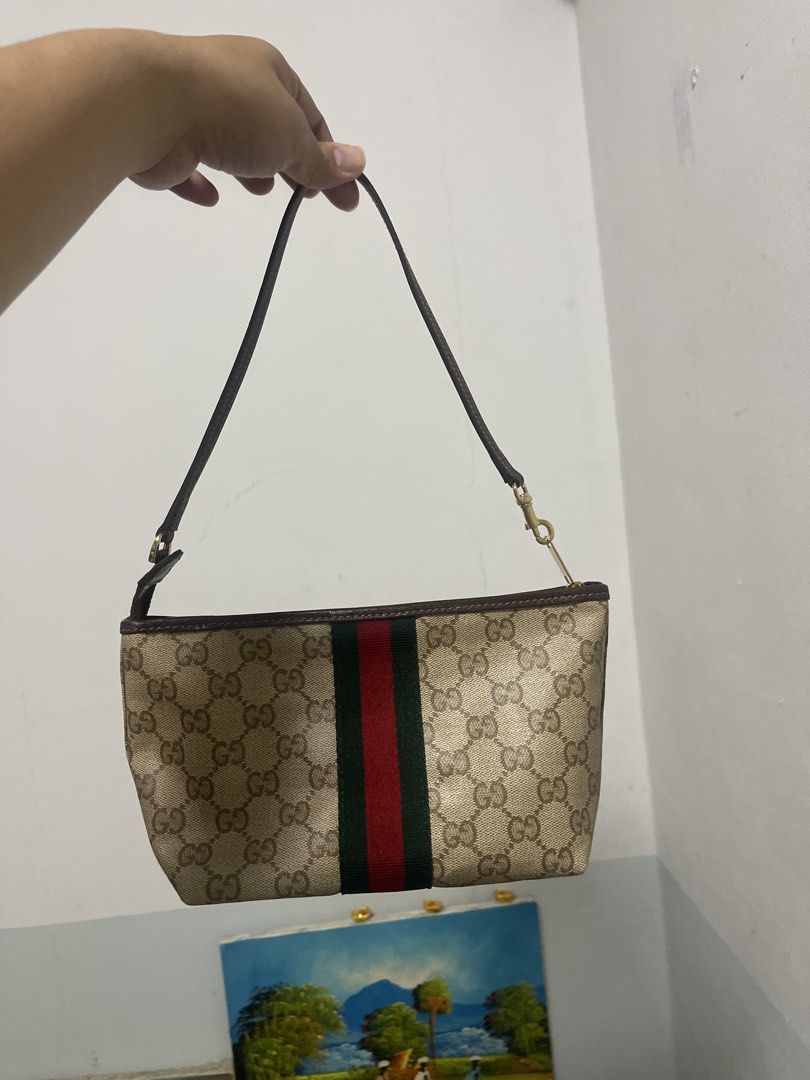 Shoulder Bag (Category: Bags & Wallets) located in Singapore. Submitted by tthingsandstuffs (Listing ID 1455830201, Image 3). Description: - Authentic Gucci shoulder bag - Elegant and versatile design - Perfect for daily use or special occasions - PM for the details .