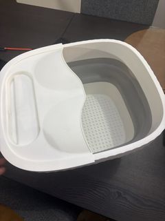 Collapsible foot bath
