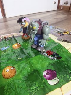 Plants vs. Zombies Toy Set with Figures and Game Board