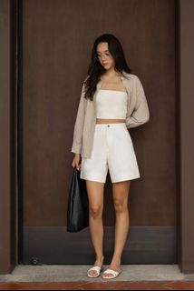 BOTTOM LINE THICK HEM SLANT POCKET MUM DENIM SHORTS (WHITE)