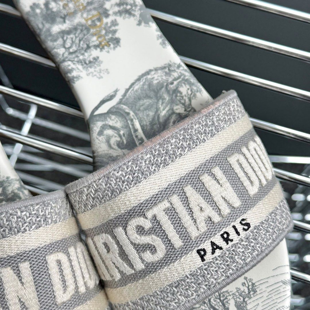 Dior Toile de Jouy Embroidered Cotton Dway Slides Grey Size 38 (Category: Sneakers & Footwear) located in Singapore. Submitted by yasfinds (Listing ID 1456103359, Image 6). Description: Dior Toile de Jouy Embroidered Cotton Dway Slides Kept unworn 9.9/10 Grey Size 38 Comes with full set, receipt dated 2026 F1508 Whats app +65 98263475.
