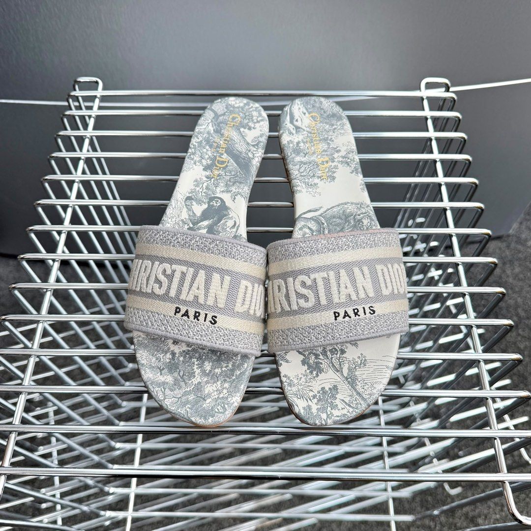 Dior Toile de Jouy Embroidered Cotton Dway Slides Grey Size 38 (Category: Sneakers & Footwear) located in Singapore. Submitted by yasfinds (Listing ID 1456103359, Image 1). Description: Dior Toile de Jouy Embroidered Cotton Dway Slides Kept unworn 9.9/10 Grey Size 38 Comes with full set, receipt dated 2026 F1508 Whats app +65 98263475.