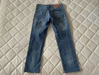 Levi’s faded blue medium wash basic casual vintage mid rise waist straight leg fit cut denim jeans