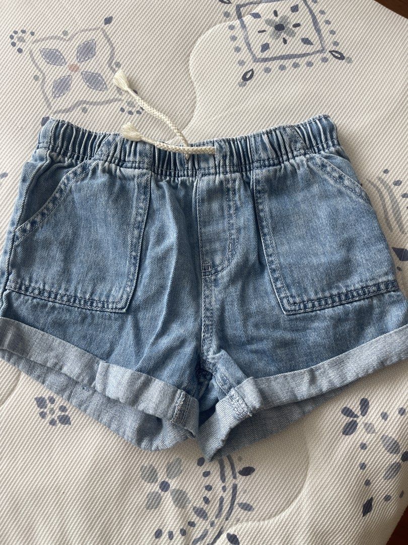 Cat & Jack Denim Shorts Size M (8) (Category: Babies & Kids Fashion) located in Singapore. Submitted by crstine21 (Listing ID 1456295448, Image 1). Description: - Cute denim shorts from Cat & Jack - Elastic waistband with drawstring - Cuffed hem - Two front pockets and two back pockets - Ideal for everyday wear - Versatile and easy to pair with any top.