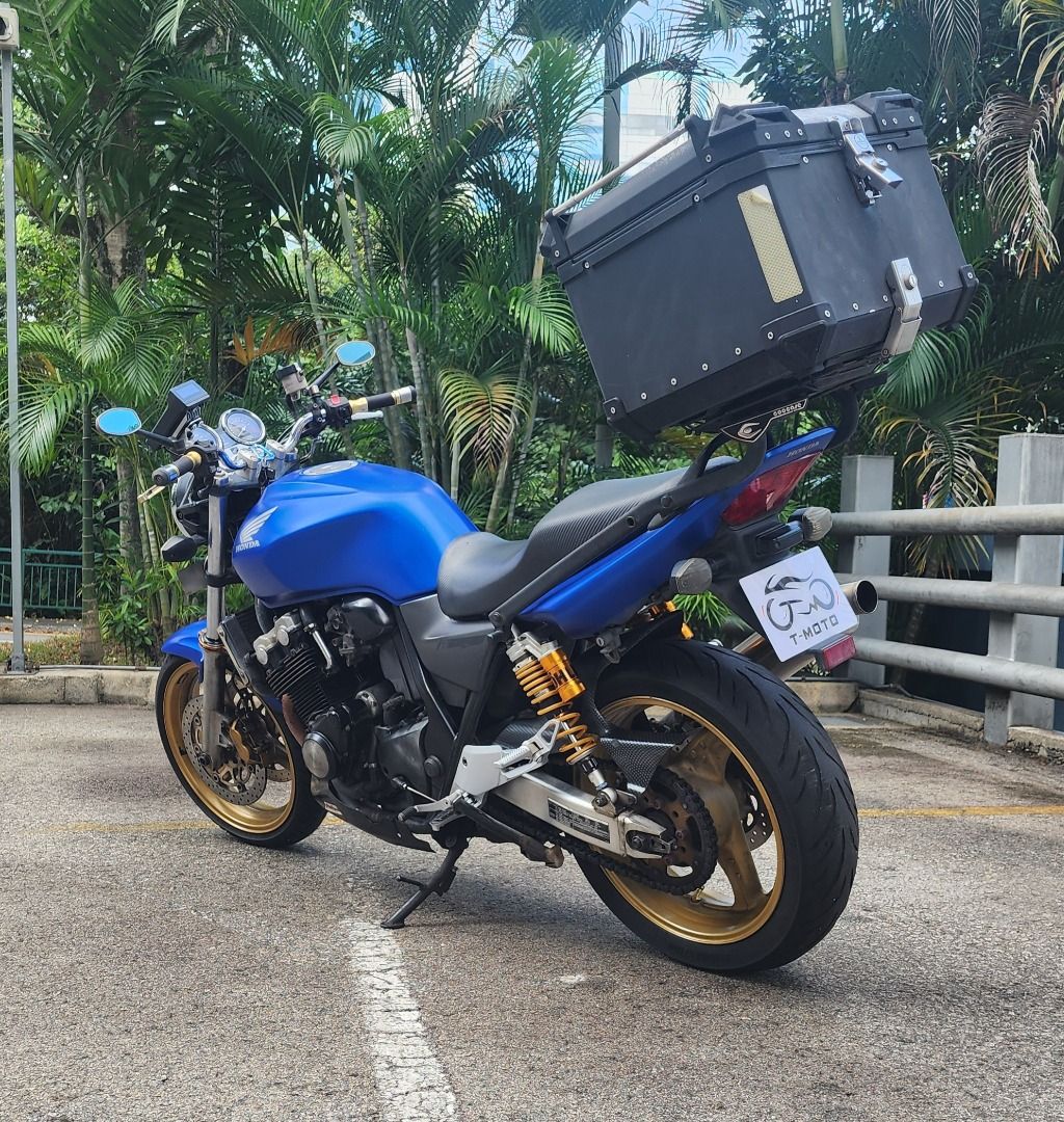 HONDA CB400 SUPER 4 SPEC 3 / COE JUNE 2036 YOSHIMURA / CB 400 (Category: Class 2A) located in Singapore. Submitted by tmoto (Listing ID 1456252611, Image 6). Description: HONDA CB400 SUPER 4 SPECIII Registration : JULY 2006 COE : JULY 2036 Yoshimura exhaust (Endcan) Ohlins rear shock Brembo brake pump Hel steel braided brake hose for front and rear Carbon belly pan Front fork brace 📩 Interested? Feel free to drop us a DM to speak with our sales 