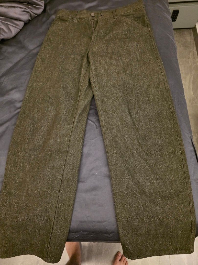 Uniqlo mens barrel jeans (Category: Jeans) located in Singapore. Submitted by dealbreakers6 (Listing ID 1456246057, Image 3). Description: size 30inch brand new totally unworn. accidentally cut tag away so cant exchange. bought wrong size. olive color men's barrel jeans bought from uniqlo at $59.90 just last week..
