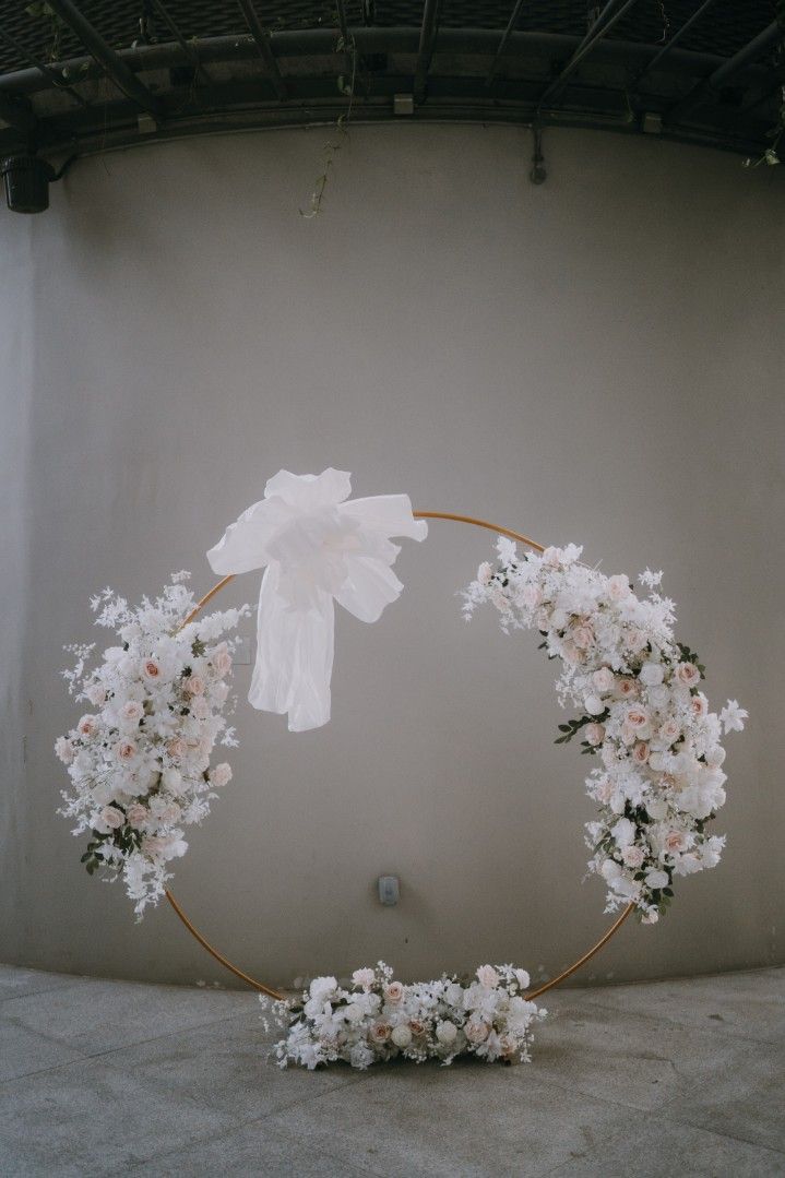 Premium Wedding Floral Decoration Set – White & Pink Theme (Realistic Artificial Flowers) (Category: Occasions & Party Supplies) located in Singapore. Submitted by supercalifragilisticexpialidoc (Listing ID 1453316808, Image 3). Description: Selling our complete wedding floral decoration set, used once for our wedding. These are high-quality artificial flowers with a very realistic appearance, perfect for creating an elegant and romantic wedding 