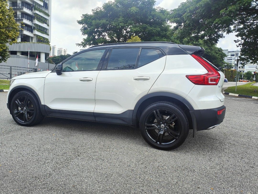 Volvo XC40 T4 R-Design (A) (Category: Used Cars) located in Singapore. Submitted by petertan1221 (Listing ID 1449152472, Image 2). Description: New stock! 2nd lady owner. Lowest depreciation unit! Pearl white colour in tiptop condition. Regular preventive maintenance done with no wear and tear parts at all. Always parked under sheltered car park. Buy with 2-yrs/40,000km warranty on engine and gearbox. Full loan available at attractive interest ra