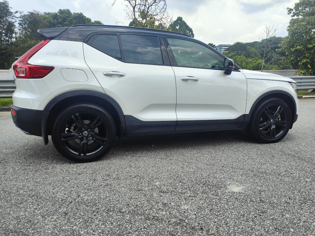 Volvo XC40 T4 R-Design (A) (Category: Used Cars) located in Singapore. Submitted by petertan1221 (Listing ID 1449152472, Image 3). Description: New stock! 2nd lady owner. Lowest depreciation unit! Pearl white colour in tiptop condition. Regular preventive maintenance done with no wear and tear parts at all. Always parked under sheltered car park. Buy with 2-yrs/40,000km warranty on engine and gearbox. Full loan available at attractive interest ra