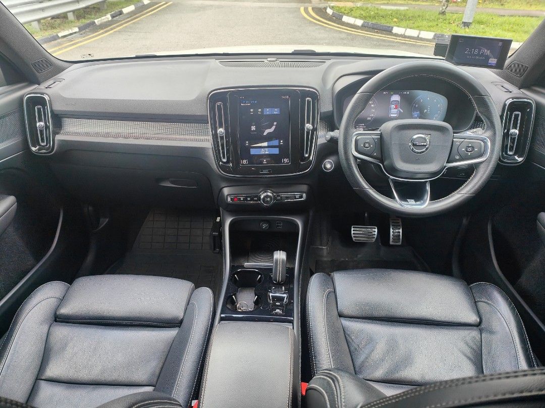 Volvo XC40 T4 R-Design (A) (Category: Used Cars) located in Singapore. Submitted by petertan1221 (Listing ID 1449152472, Image 8). Description: New stock! 2nd lady owner. Lowest depreciation unit! Pearl white colour in tiptop condition. Regular preventive maintenance done with no wear and tear parts at all. Always parked under sheltered car park. Buy with 2-yrs/40,000km warranty on engine and gearbox. Full loan available at attractive interest ra