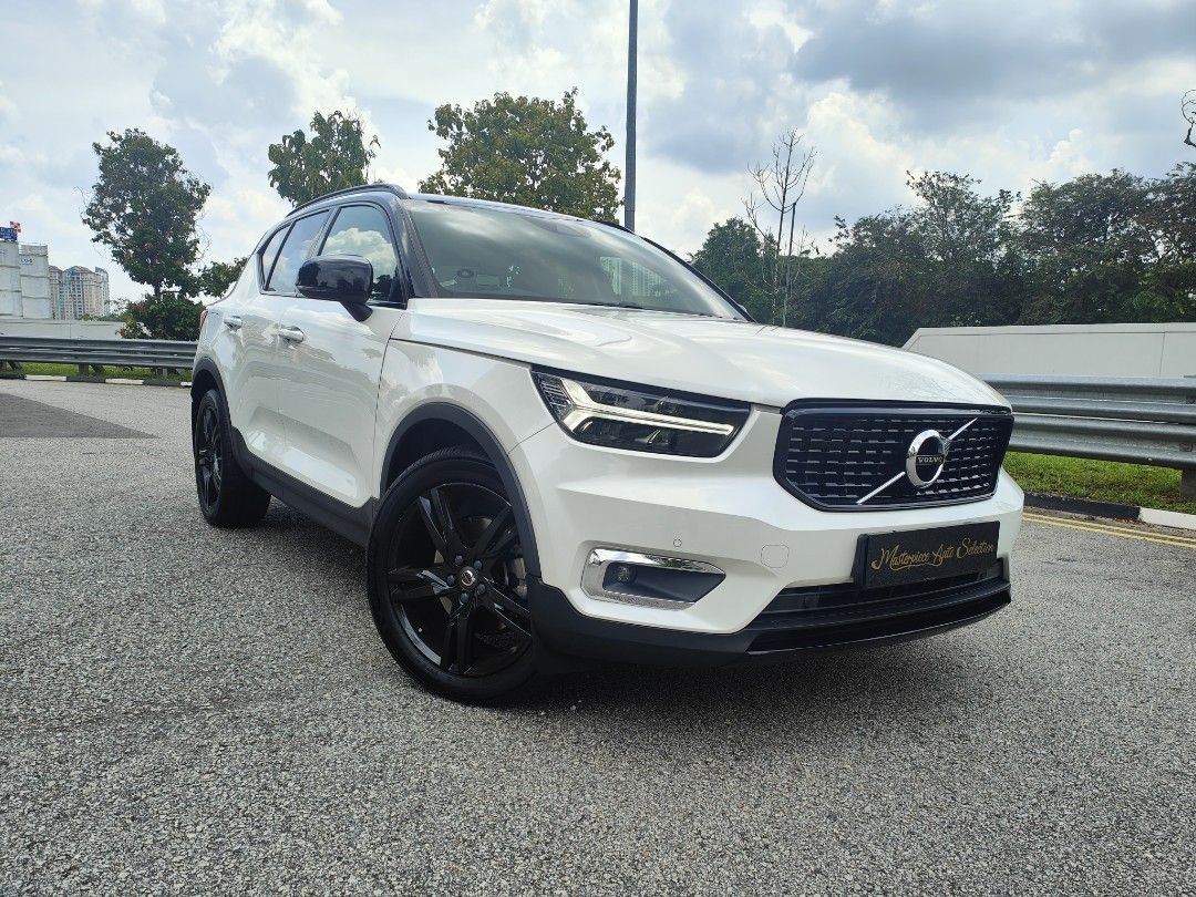 Volvo XC40 T4 R-Design (A) (Category: Used Cars) located in Singapore. Submitted by petertan1221 (Listing ID 1449152472, Image 1). Description: New stock! 2nd lady owner. Lowest depreciation unit! Pearl white colour in tiptop condition. Regular preventive maintenance done with no wear and tear parts at all. Always parked under sheltered car park. Buy with 2-yrs/40,000km warranty on engine and gearbox. Full loan available at attractive interest ra