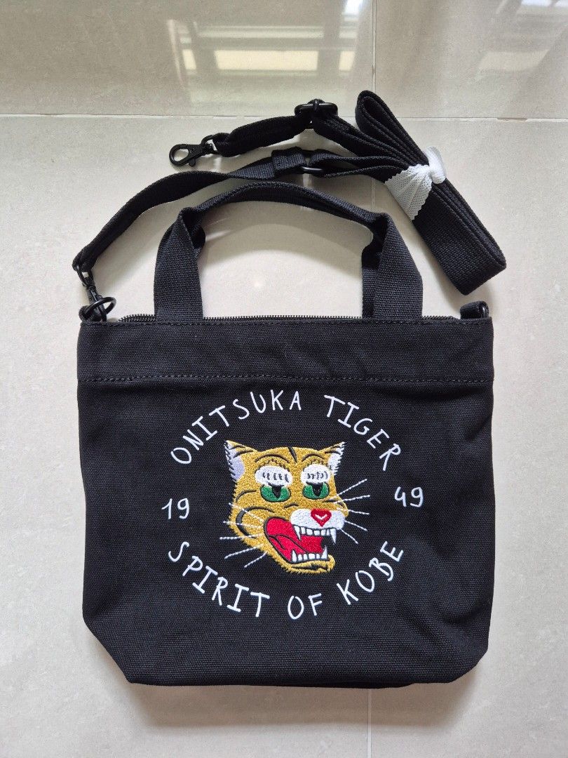 Onitsuka Tiger Small Canvas Tote Bag (Category: Tote Bags) located in Singapore. Submitted by bellallama (Listing ID 1456954044, Image 1). Description: bought in japan minor white stains at the back.