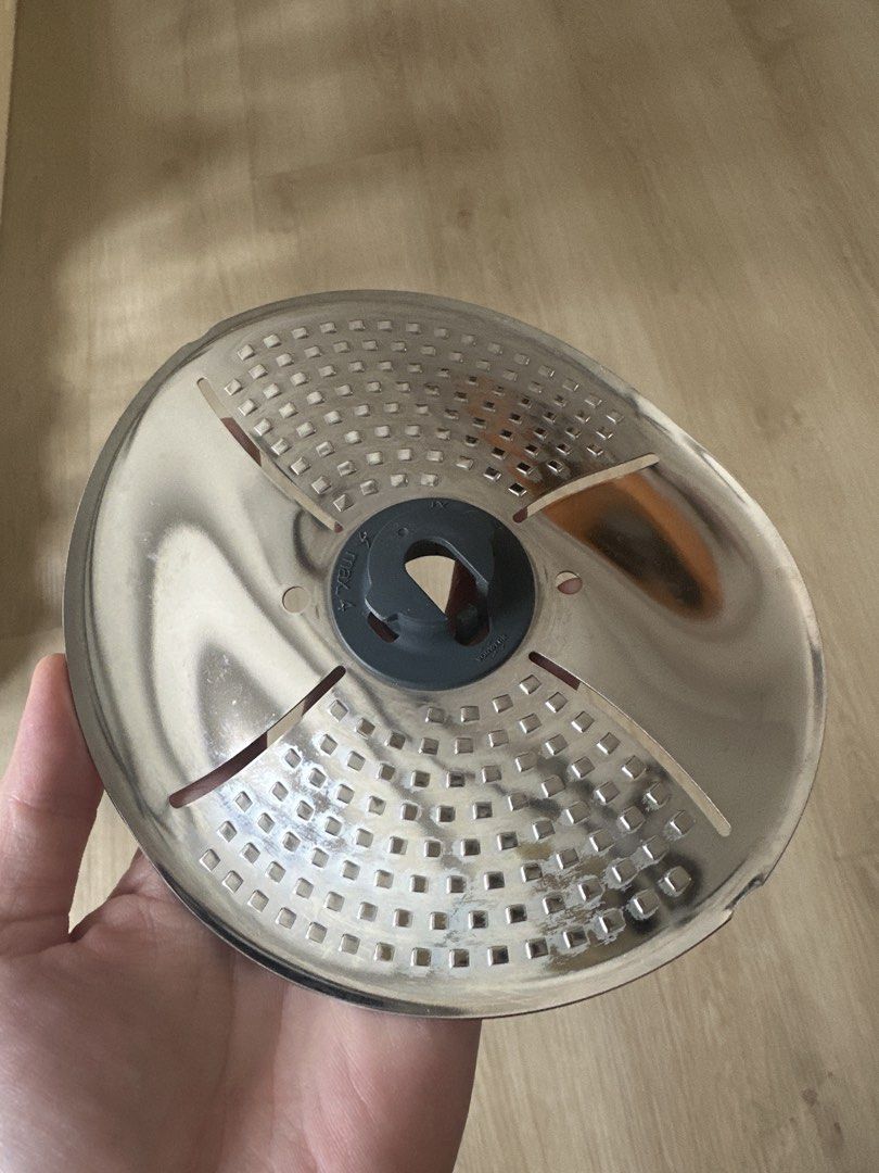 Thermomix blade cover and peeler (Category: Cookware & Accessories) located in Singapore. Submitted by Dandelion2022 (Listing ID 1456816564, Image 1). Description: For TM5 and TM6. Used less than 5 times. Self collect at 641671 Jurong West..