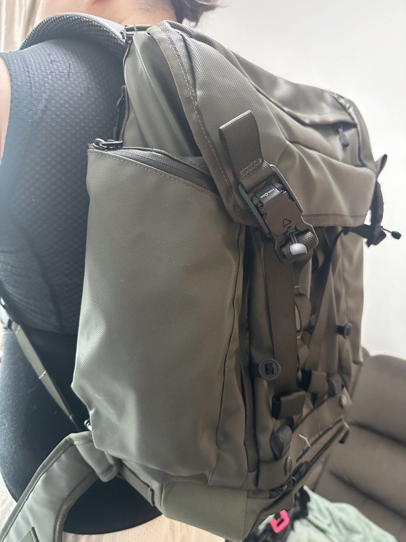 28L Functional Multi-Purpose Backpack / Laptop Travel Gym Bag (Category: Backpacks) located in Singapore. Submitted by christinazeng39 (Listing ID 1456991850, Image 3). Description: Very well-made and highly functional 28L multi-purpose backpack, suitable for work, gym, travel, commuting, outdoor activities and everyday use. Made with durable Cordura / coated nylon material, with a structured design and plenty of storage and organisation options.